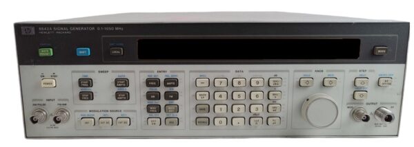 Agilent / Keysight 8642A Synthesized Signal Generator, 100 kHz to 1050 MHz