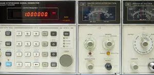 Agilent / Keysight 8660D Synthesized Signal Generator Mainframe