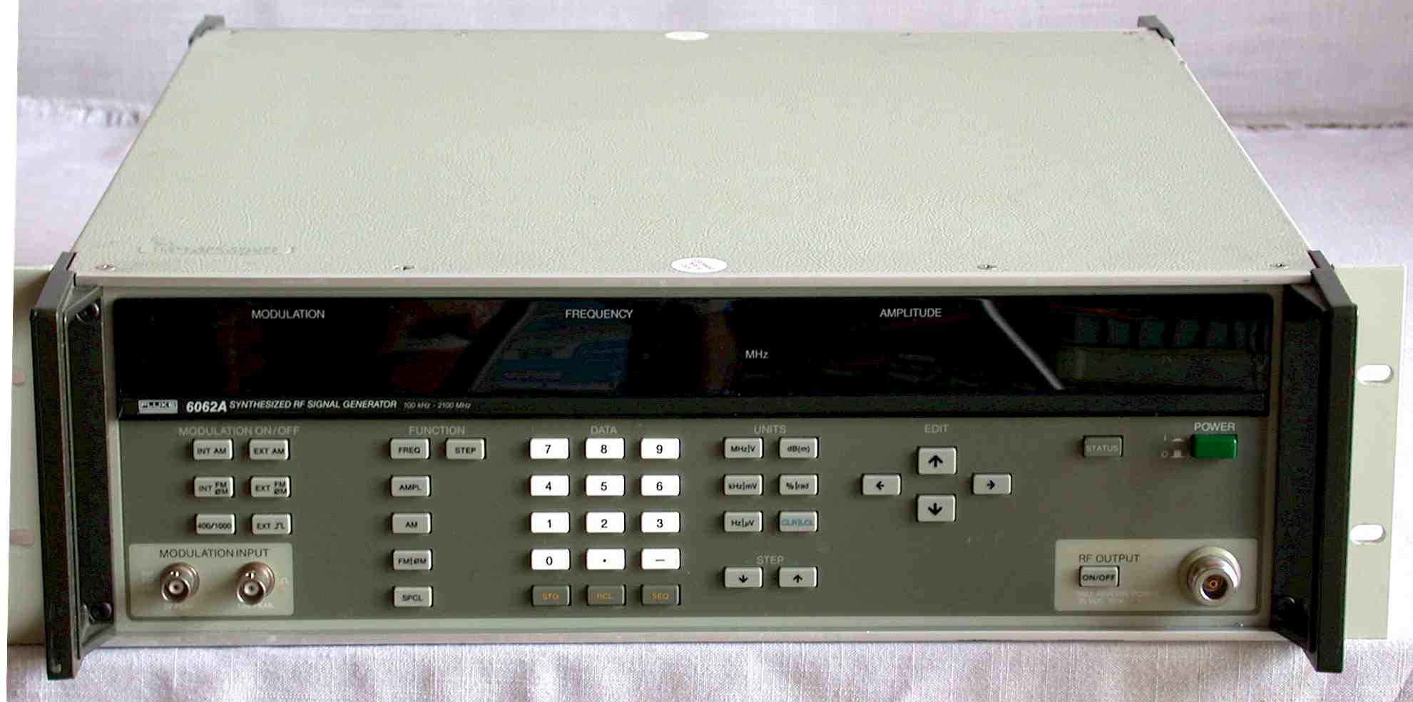 Fluke 6062AAG – Synthesized Signal Generator