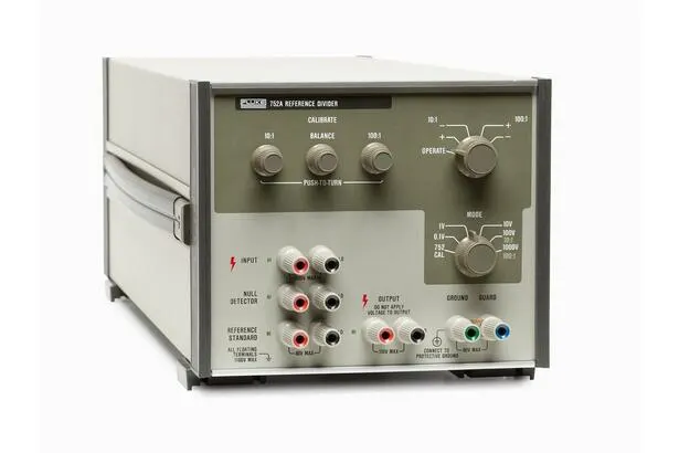 Fluke 752A – Reference Voltage Divider